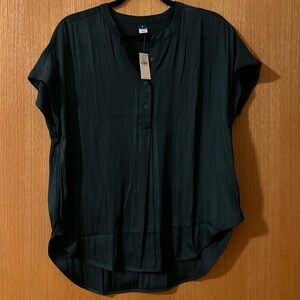 Blouse Old Navy. Never worn. NWT. TTS. SIZE M
